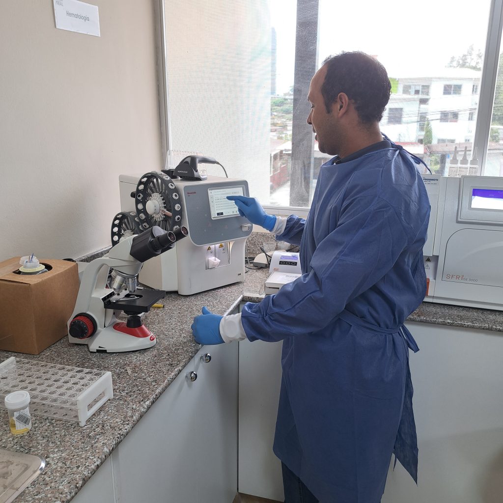 Fachada o Logo de Laboratorio Real